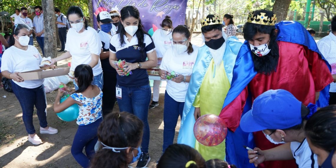 SISTEMA DIF TAPACHULA, CELEBRA DÍA DE REYES EN COMUNIDADES DE ZONA BAJA