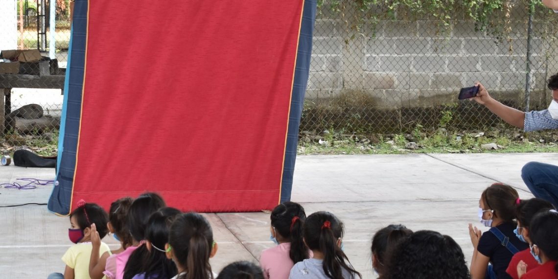 DIF TAPACHULA FESTEJO DÍA DE REYES EN ACAXMAN, HIDALGO Y FELICIANO RENAUD