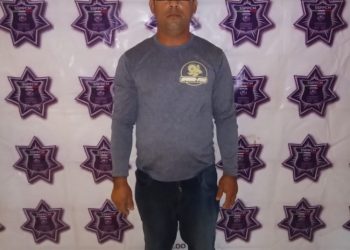 DETIENEN A SUJETO QUE ESCANDALIZABA EN LA VÍA PÚBLICA Y QUE AGREDIÓ A POLICÍAS MUNICIPALES