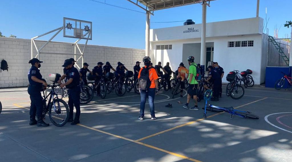 POLICLETOS DE TAPACHULA RECIBEN CAPACITACIÓN PARA MEJORAMIENTO DE USO DE LA BICICLETA