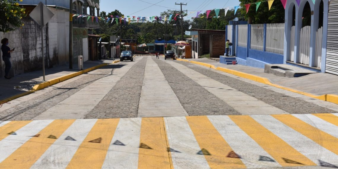 AYUNTAMIENTO DE TAPACHULA CUMPLE A LOMA LINDA CON CALLES NUEVAS