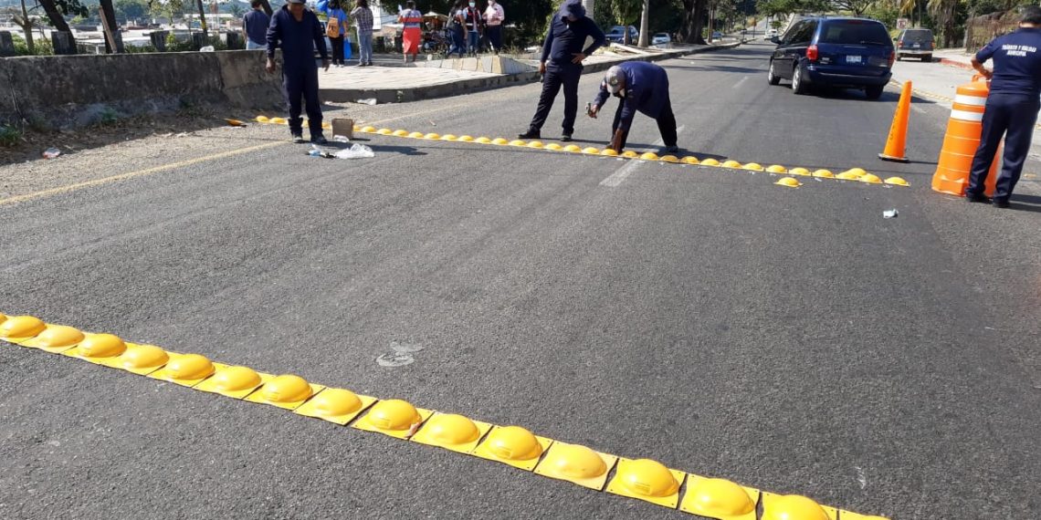 REFUERZA AYUNTAMIENTO MEDIDAS DE SEGURIDAD VIAL FRENTE AL HOSPITAL DEL IMSS