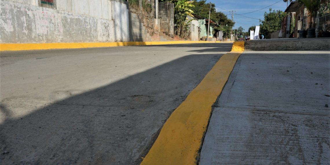 CON OBRAS DE PAVIMENTACIÓN MIXTA, AYUNTAMIENTO CONSOLIDA EL BIENESTAR DE MÁS FAMILIAS