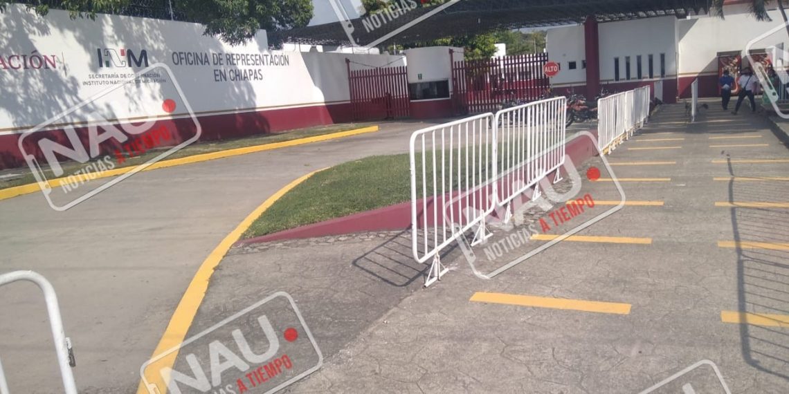 Migrantes se manifiestan en la estación siglo XXI