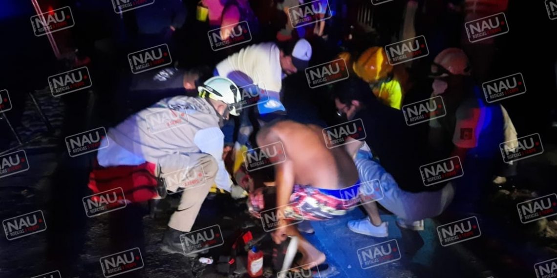 Causan daños a un vehículo  en Plaza Kafeto