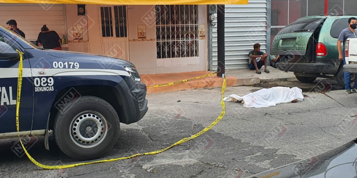 Hondureño se arrojó de una segunda planta de una casa y falleció