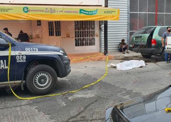 Hondureño se arrojó de una segunda planta de una casa y falleció