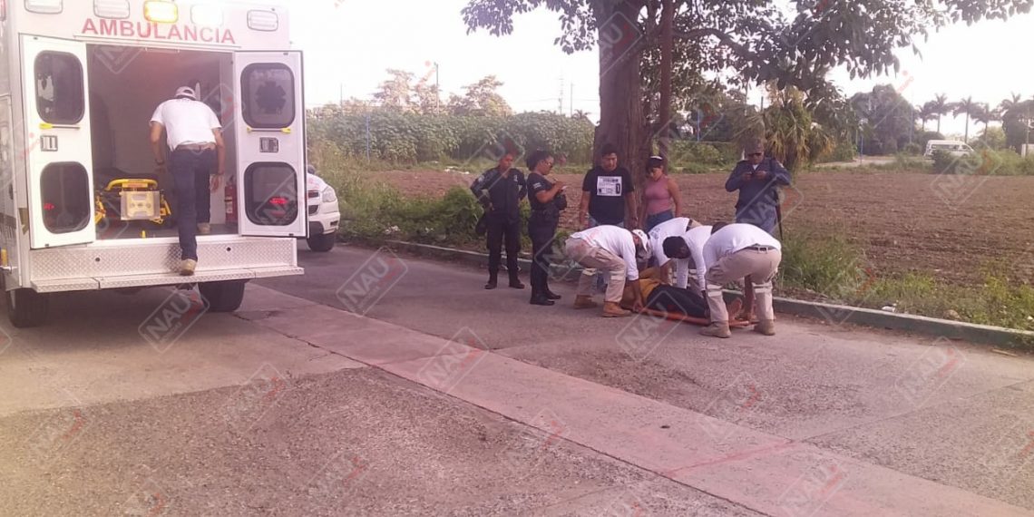 Mujer lesionada al derrapar en su Motocicleta en Mazatán