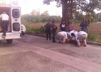 Mujer lesionada al derrapar en su Motocicleta en Mazatán