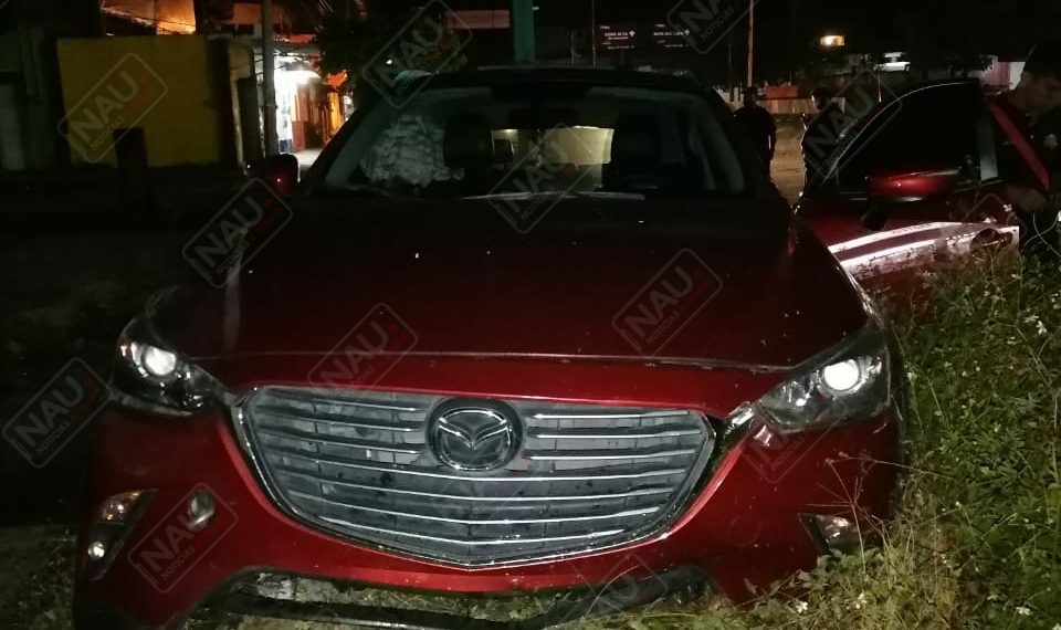 Se subió a la banqueta y los daños suman más de 30,000 pesos