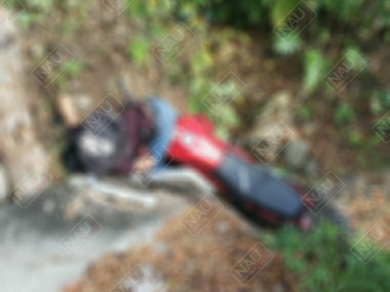 Muere tras caer de la motocicleta