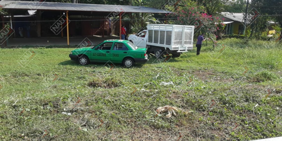 Ex presidente de Suchiate choca por alcance contra taxi