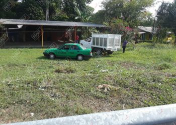 Ex presidente de Suchiate choca por alcance contra taxi