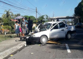 Chocó contra la banqueta porque se le fueron los frenos