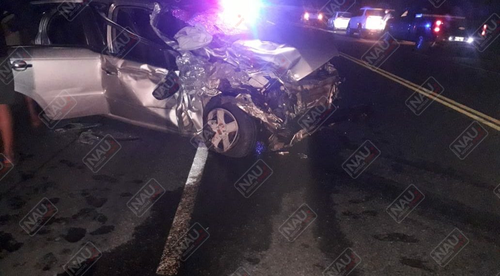 Choque de dos carros deja dos lesiones