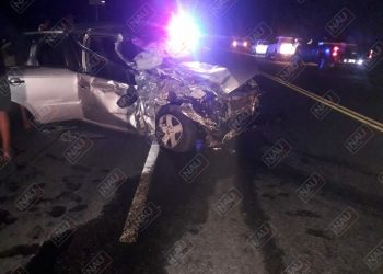 Choque de dos carros deja dos lesiones