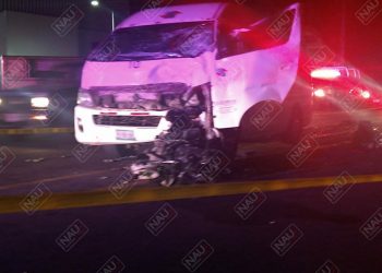 Un muerto y 4 heridos deja choque de combi de seguridad contra motociclista