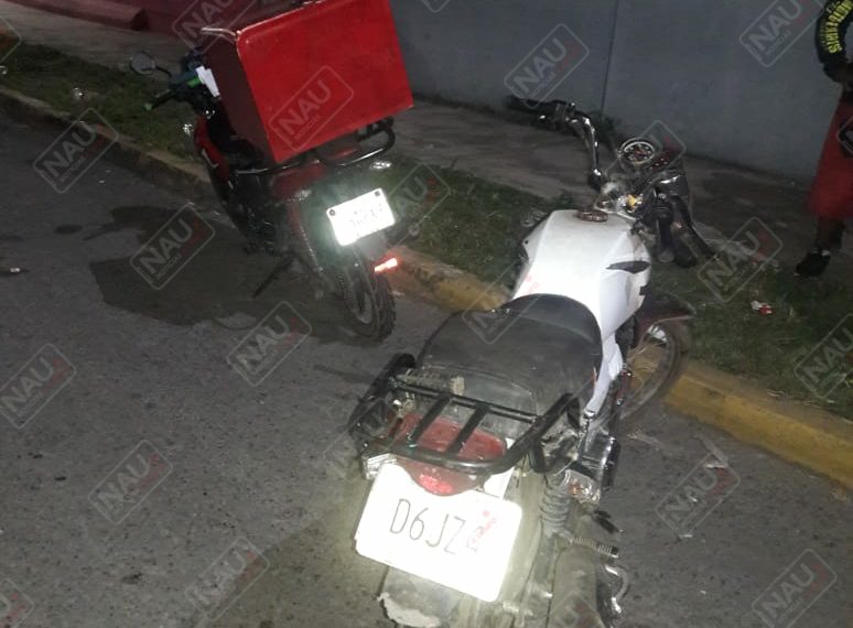 Motociclistas chocaron en la 4ª avenida sur en Tapachula