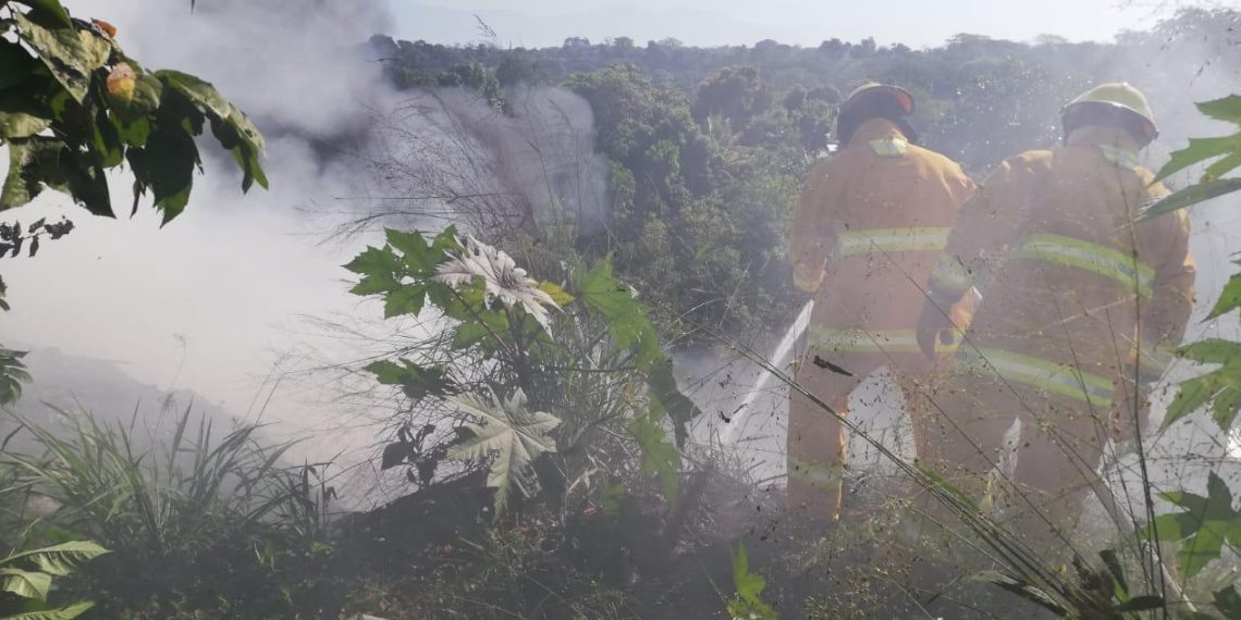 En Colonia Santa Clara, Pc Municipal Y Bomberos Sofocan Incendio De Basurero