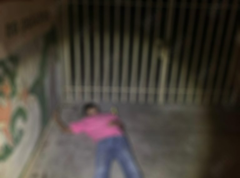 Murió al caer de su propia altura y golpearse la cabeza