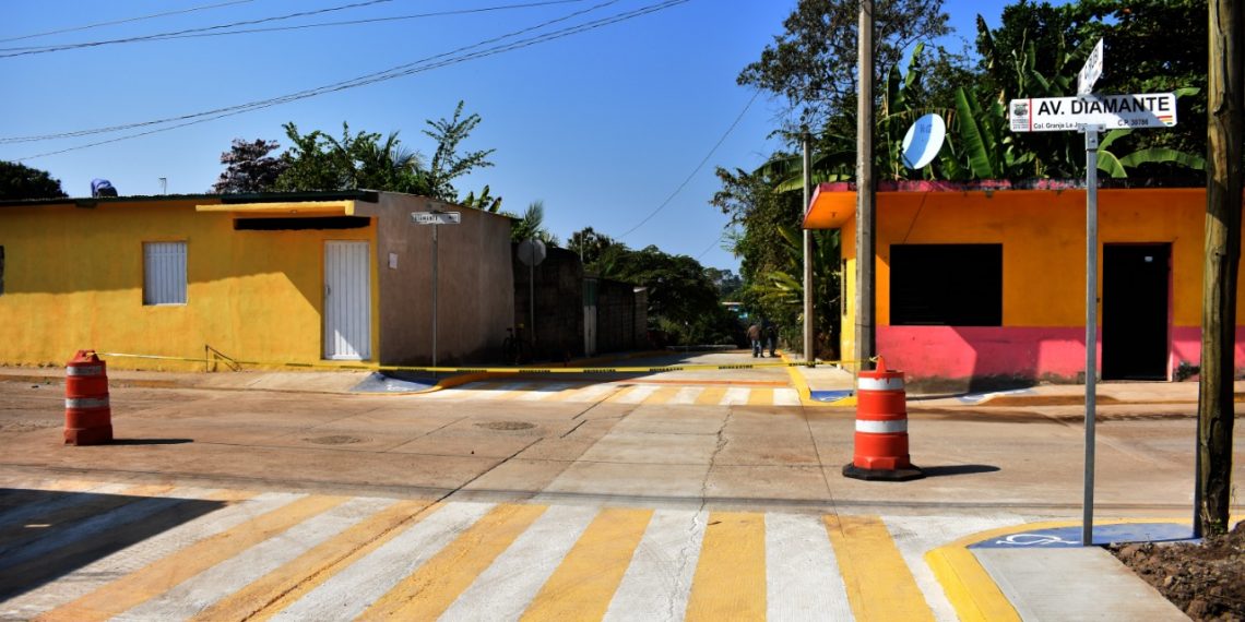 HABITANTES DE GRANJA LA JOYA RECIBEN DEL AYUNTAMIENTO OBRA DE PAVIMENTACIÓN MIXTA