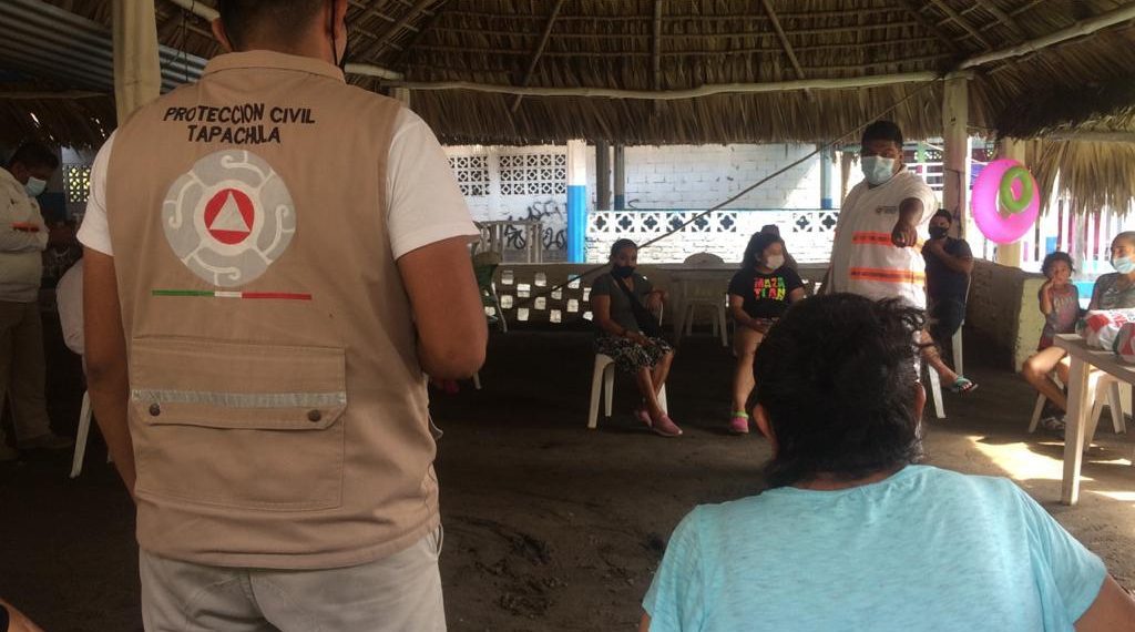 CAPACITAN A PALAPEROS DE PUERTO MADERO EN RCP Y ATENCIÓN A EMERGENCIAS