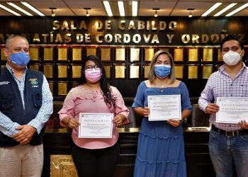 AYUNTAMIENTO RECONOCE A INTEGRANTES DEL SERVICIO MÉDICO MUNICIPAL QUE APROBARON EL ENARM 2020