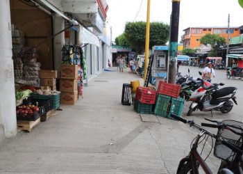 Comerciantes y vendedores ambulantes vuelven a apoderarse de las banquetas: Suchiate