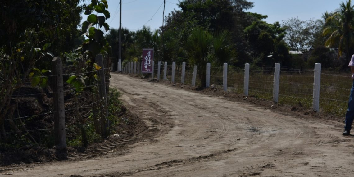 AYUNTAMIENTO DE TAPACHULA SUPERVISA CONSERVACIÓN DE CAMINOS SACA-COSECHA EN CANTÓN LEONCILLOS