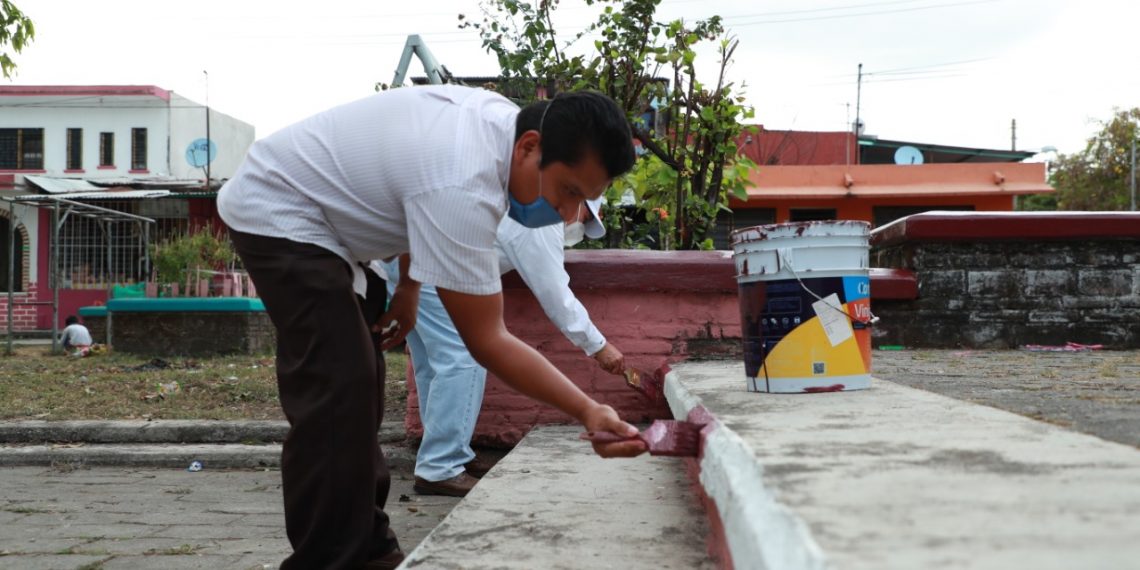 CONTINÚA REHABILITACIÓN DE PARQUES Y ESPACIOS PÚBLICOS EN COLONIAS DE TAPACHULA
