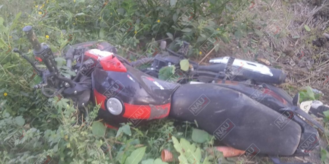 Motociclista se cae de la motocicleta en el Libramiento de Tapachula