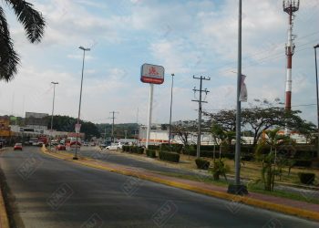 Roban camioneta del estacionamiento de Chedraui Norte