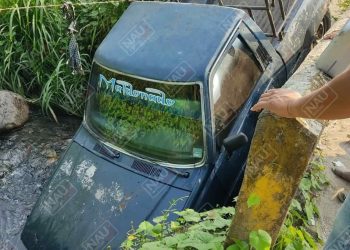 Camioneta se fue a un barranco en Cacahoatán