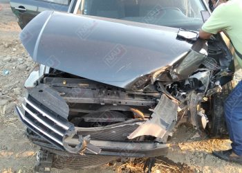 Choque con volcadura deja dos lesionados