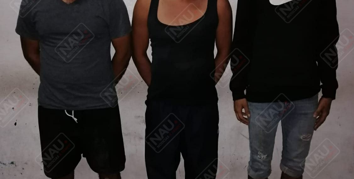 Detienen a tres sujetos con droga y dos vehículos