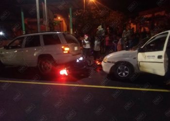 Chocan tres vehículos y dos motocicletas en Pijijiapan