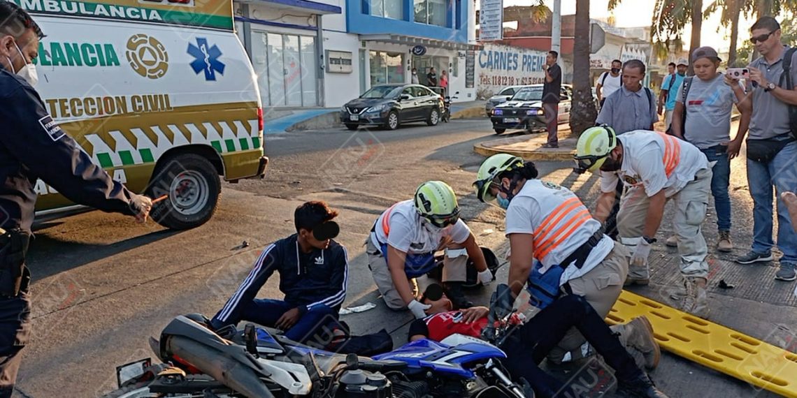 Dos lesionados en accidente de motocicleta