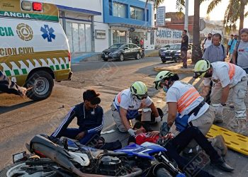 Dos lesionados en accidente de motocicleta