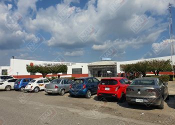 Roban vehículo de la colonia Montenegro