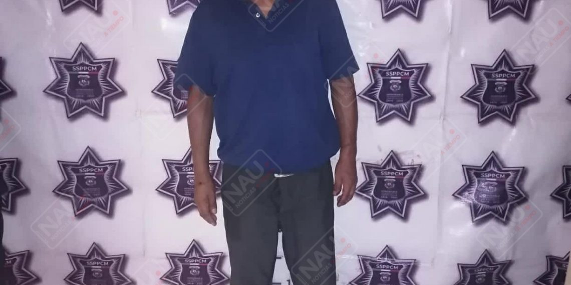 Agarró a golpes a su esposa y ocasionó daños a una peluquería