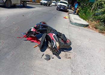 Muere motociclista al chocar contra barandal del puente Texcuyuapan