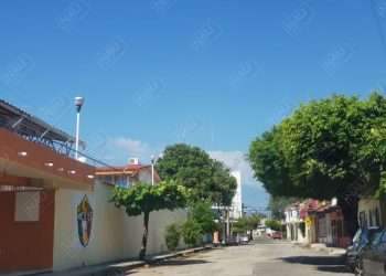 Centroamericanos asaltan y golpean a mexicano frente a la escuela México