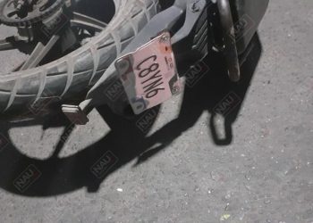 Muere motociclista que se impactó contra una combi que se dio a la fuga