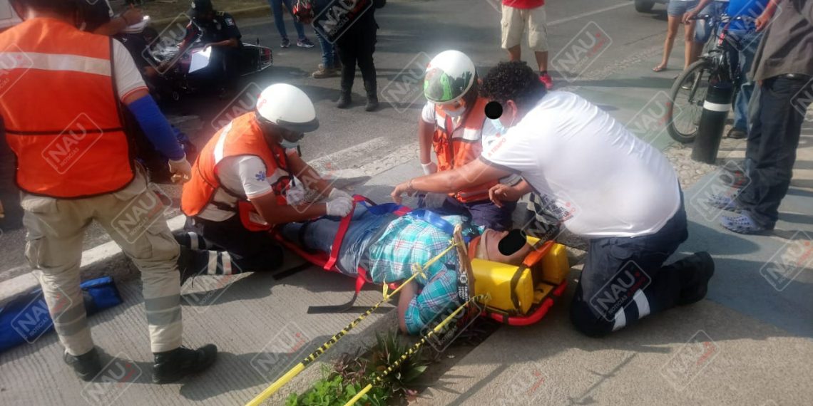 Mujer motociclista fue arrollada por conductor de combi