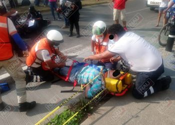 Mujer motociclista fue arrollada por conductor de combi