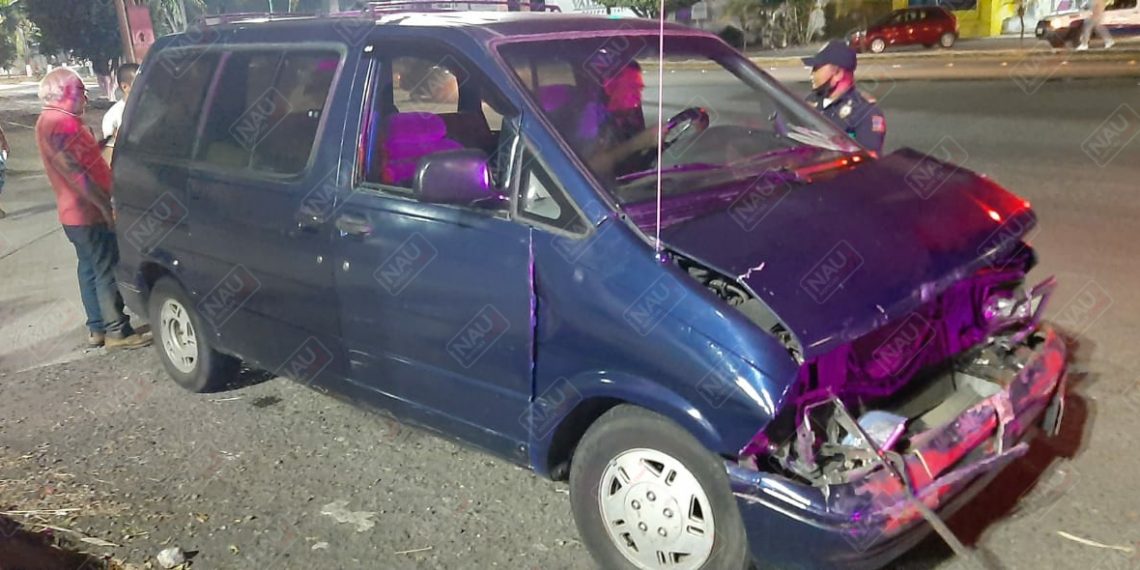 Choque múltiple deja solo daños