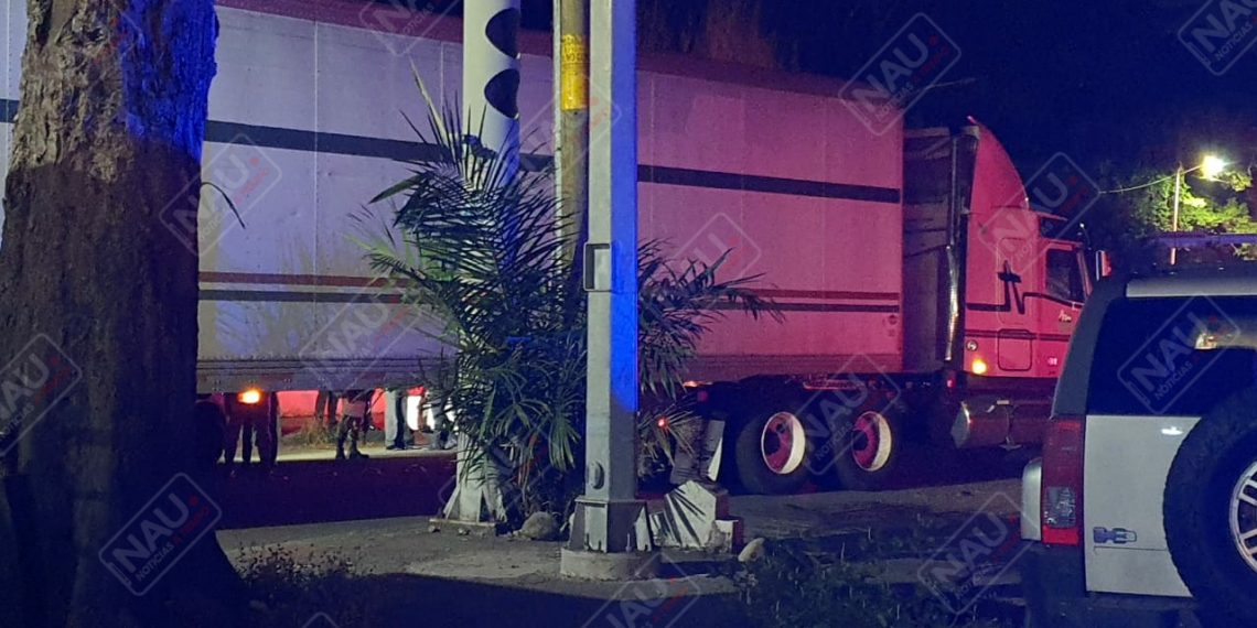 NO HUBO TRAILER ROBADOInventan robo de trailer y dejan libre al chófer, dejan en vergüenza a la GN.