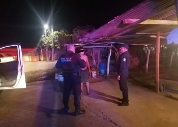 POLICÍAS MUNICIPALES DETIENEN A 2 PERSONAS POR FALTA ADMINISTRATIVA