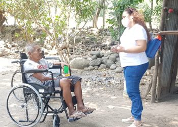DIF TAPACHULA ENTREGA SILLAS DE RUEDAS A PERSONAS VULNERABLES
