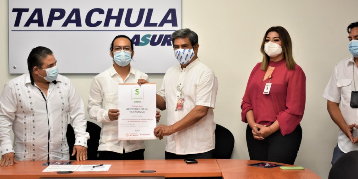 ALCALDE JOSÉ ALBERTO DE SANCRISTÓBAL ATESTIGUA ENTREGA DE DISTINTIVO “S” AL AEROPUERTO DE TAPACHULA